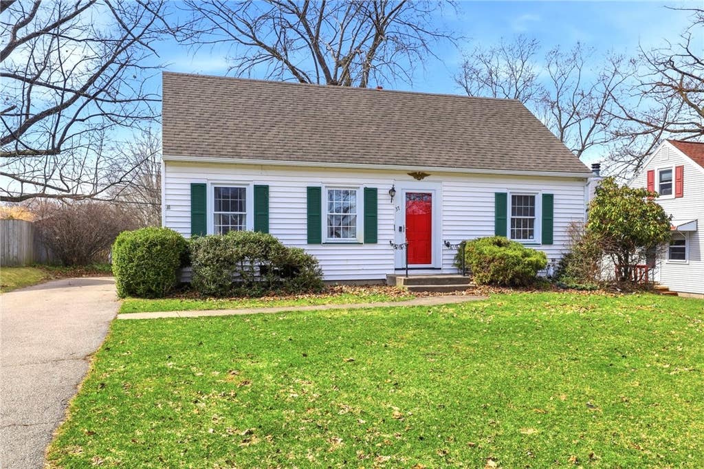 Photo of 37 Oakmount Drive, Irondequoit, NY 14617 (MLS # R1685978)