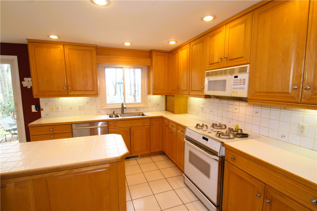 19 Wandering Trail Trl, Pittsford, New York image 24