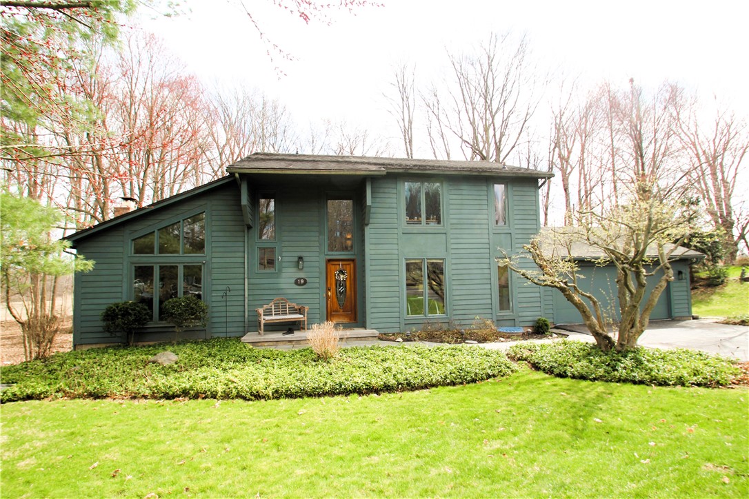 19 Wandering Trail Trl, Pittsford, New York image 1