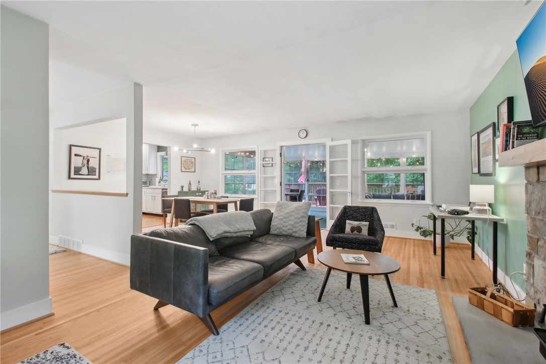 33 Drury Lane, Brighton, New York image 10