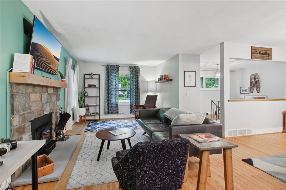33 Drury Lane, Brighton, New York image 9