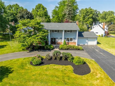 Homes For Sale - 52 Parkridge Drive<br/> Pittsford, NY 14534