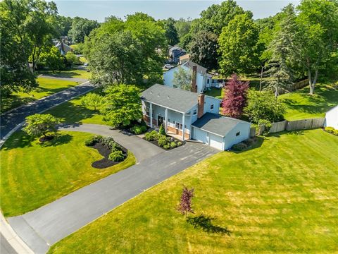 Homes For Sale - 52 Parkridge Drive<br/> Pittsford, NY 14534