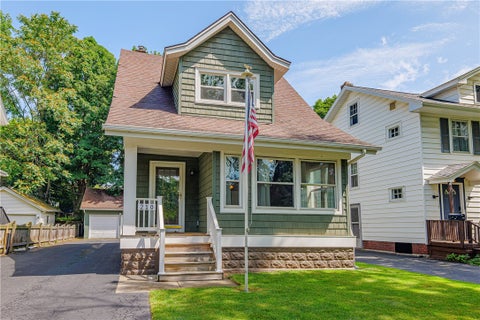 Homes For Sale - 210 Laurelton Road<br/> Irondequoit, NY 14609