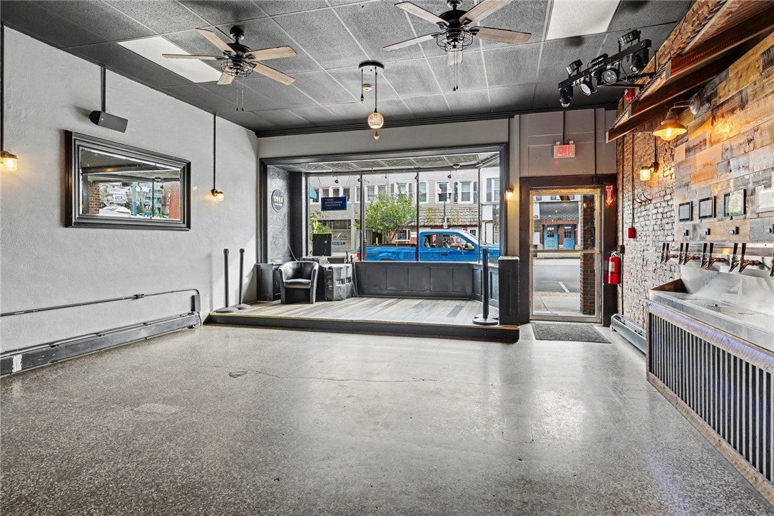38 Seneca St Street