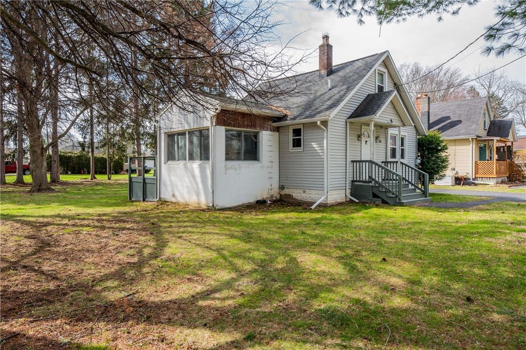 Photo of 133 River Meadow Drive, Henrietta, NY 14623 (MLS # R1669019)