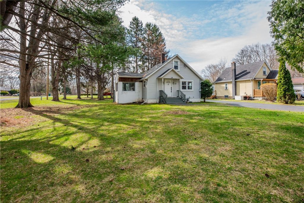 Photo of 133 River Meadow Drive, Henrietta, NY 14623 (MLS # R1669019)