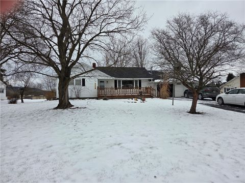 Photo of 127 Burkeshire Drive, Horseheads, NY 14845 (MLS # R1654966)