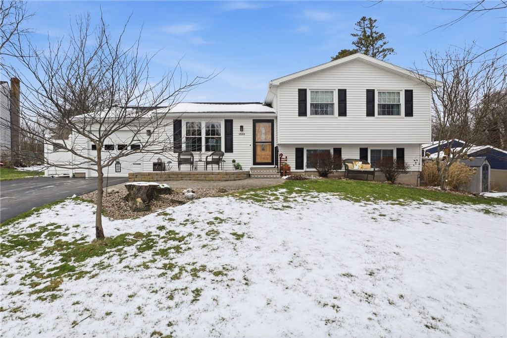 Photo of 1555 Winterberry Court, Walworth, NY 14568 (MLS # R1667528)