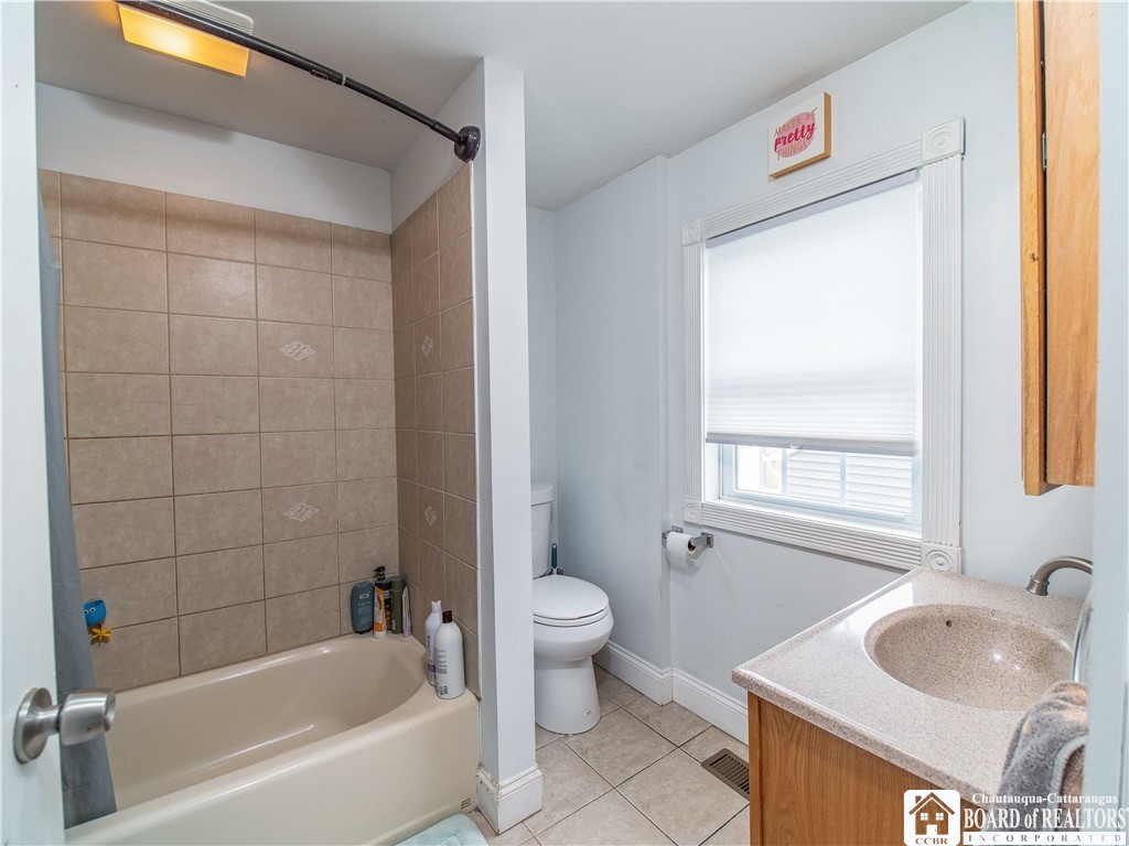 33 Gwendolin Avenue, Jamestown, New York image 15