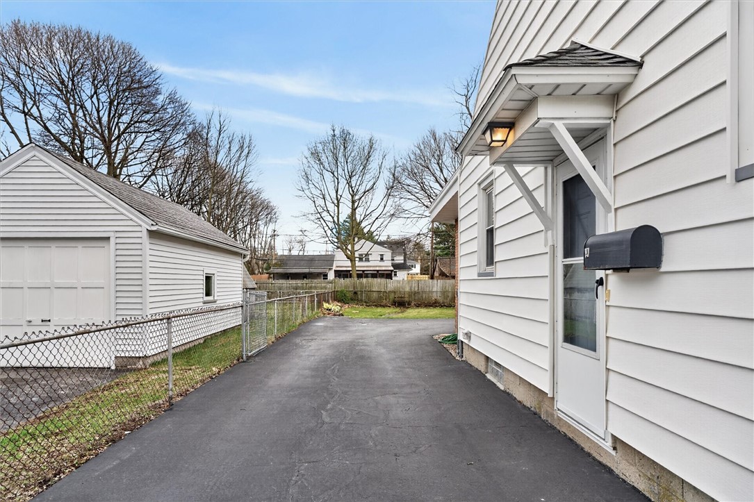 287 Lake Breeze Park