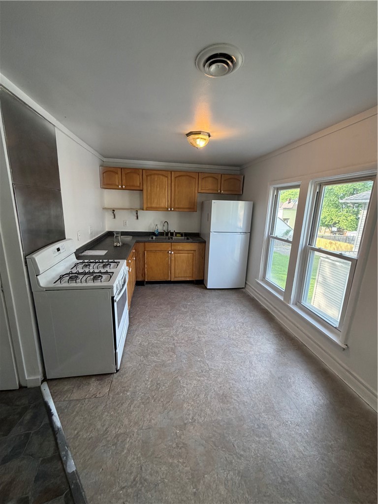 524 W 1st Street