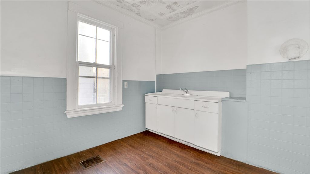 Photo of 5 Edmonds Street, Rochester, NY 14607 (MLS # R1652387)