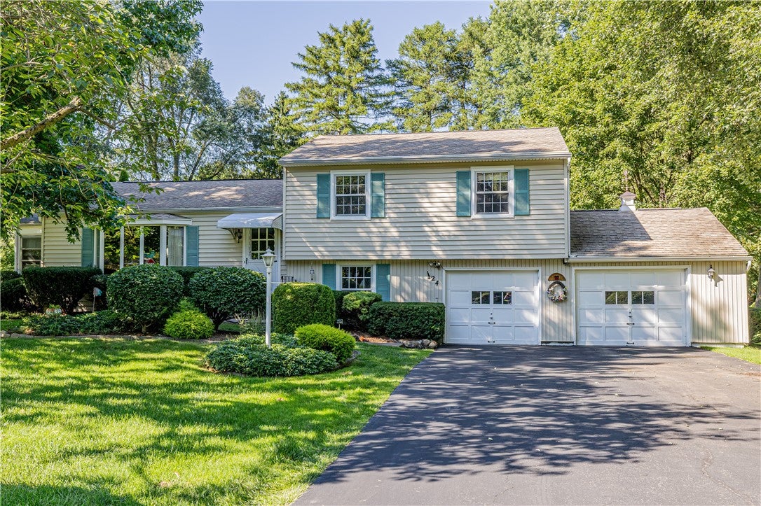 24 Shire Oaks Drive