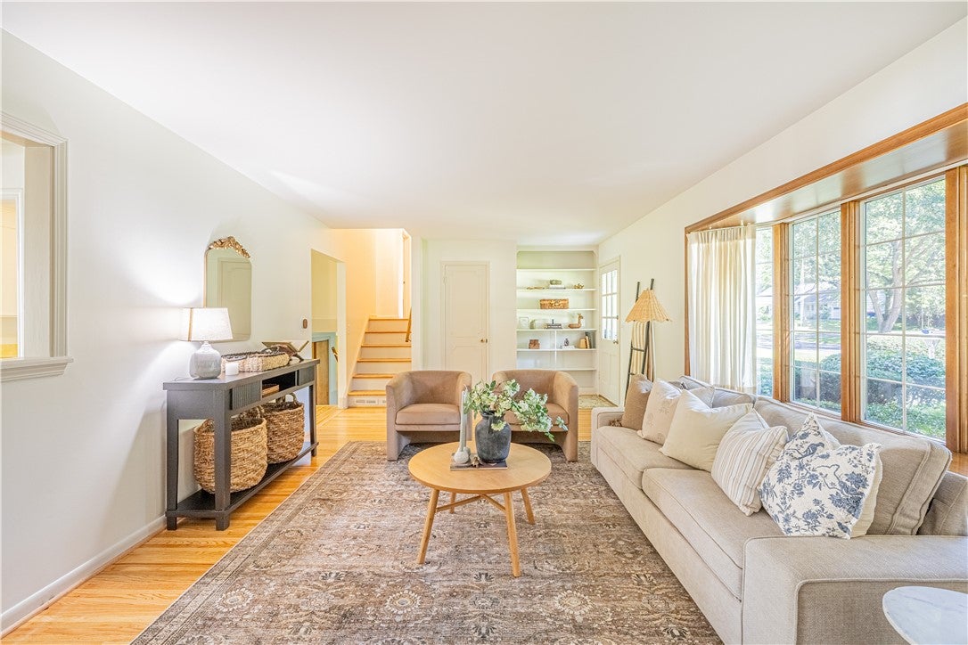 24 Shire Oaks Drive