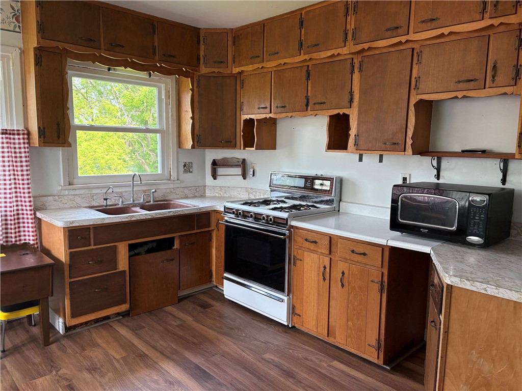 33 Elm St Street, East Bloomfield, New York image 4