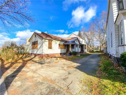 Photo of 282 Parkway, Rochester, NY 14608 (MLS # R1655024)