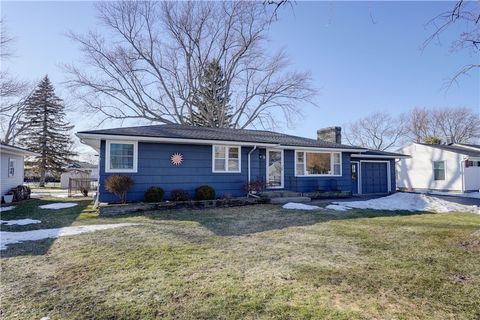 Homes For Sale - 9 E Crest Drive<br/> Gates, NY 14606