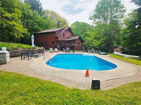 Photo of 139 Pheasant Run Road, Middlefield, NY 13326 (MLS # R1612956)
