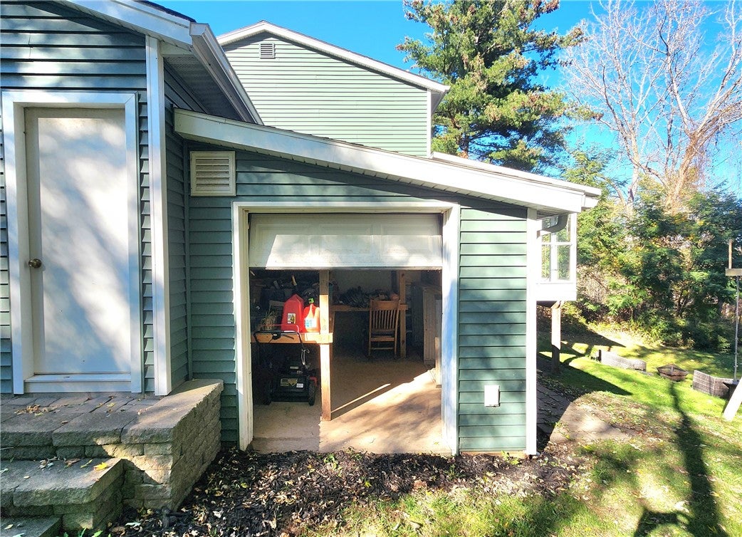 2892 Ontario Center Rd Road