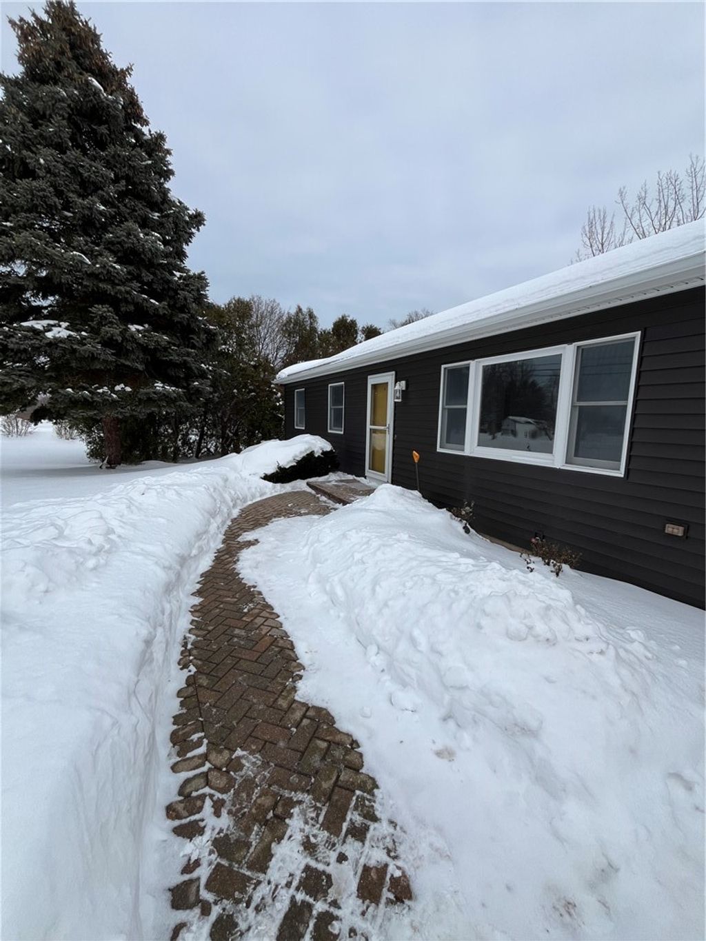 Photo of 7026 Lake Avenue, Williamson, NY 14589 (MLS # R1661018)