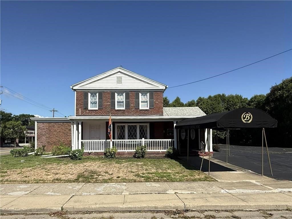 640 W Gray Street 1