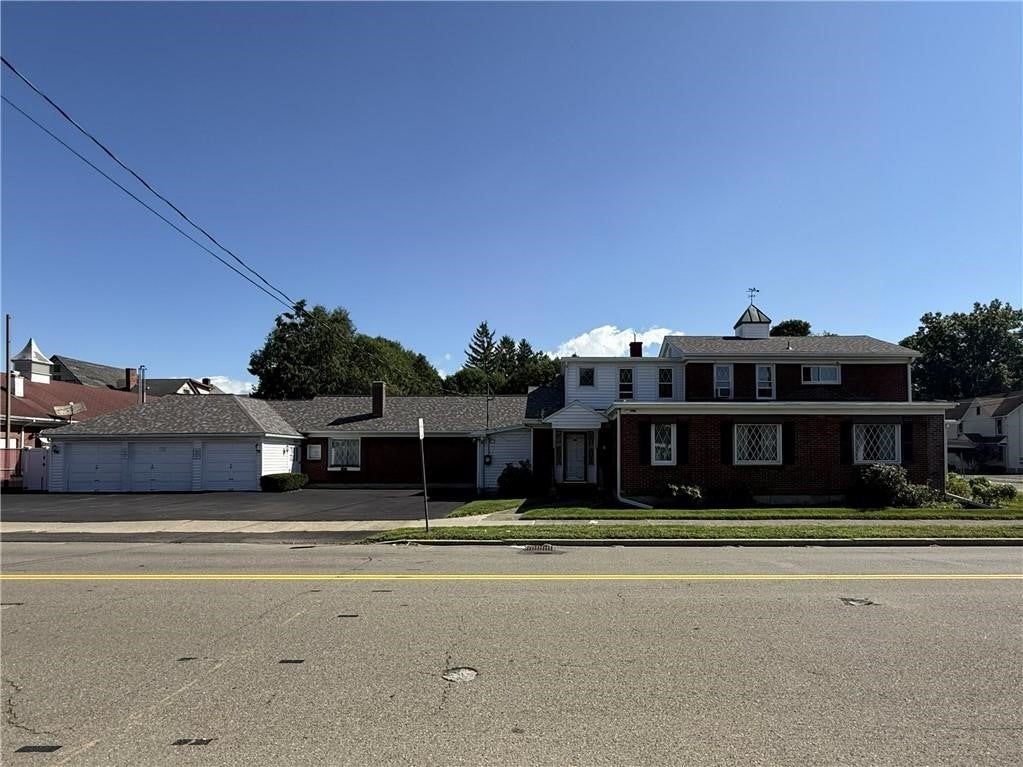 640 W Gray Street 1
