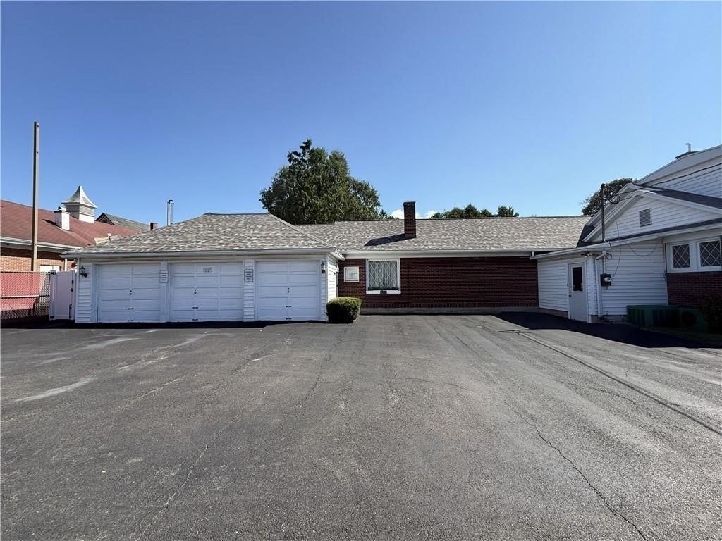 640 W Gray Street 1