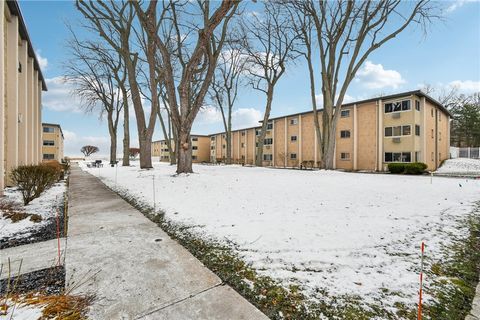 Condo For Sale - 813 Westage At The Hbr<br/> Irondequoit, NY 14617