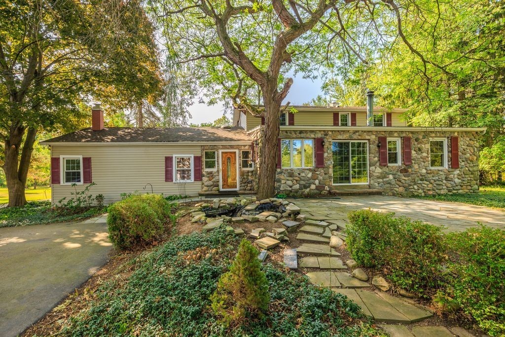 1616 Lake Road