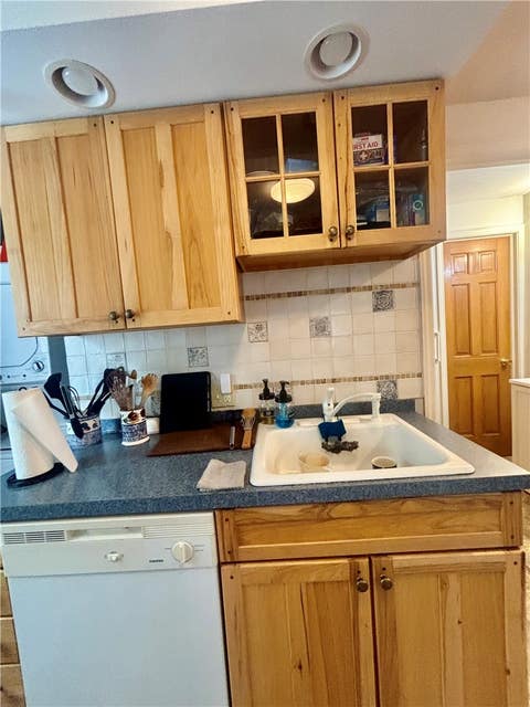 Tiny photo for 21 W Elizabeth Street, Skaneateles, NY 13152 (MLS # R1705732)