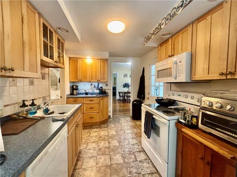 Tiny photo for 21 W Elizabeth Street, Skaneateles, NY 13152 (MLS # R1705732)