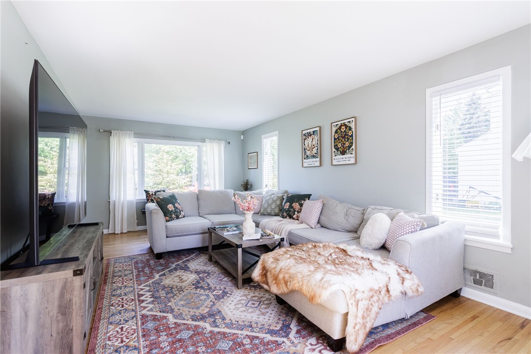 111 Barlow Drive, Greece, New York image 9