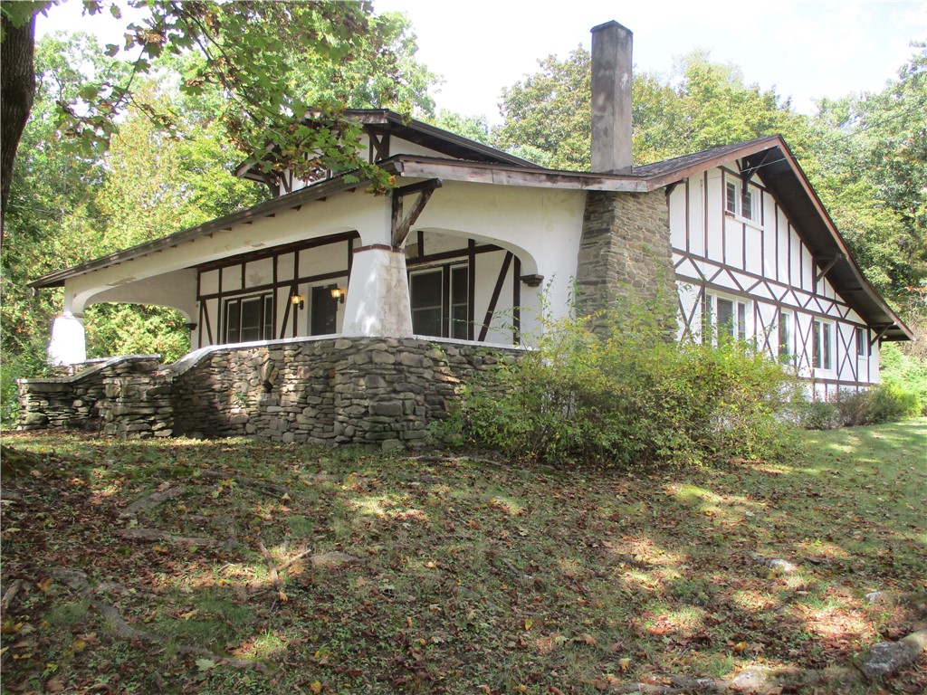 1848 Acorn Road