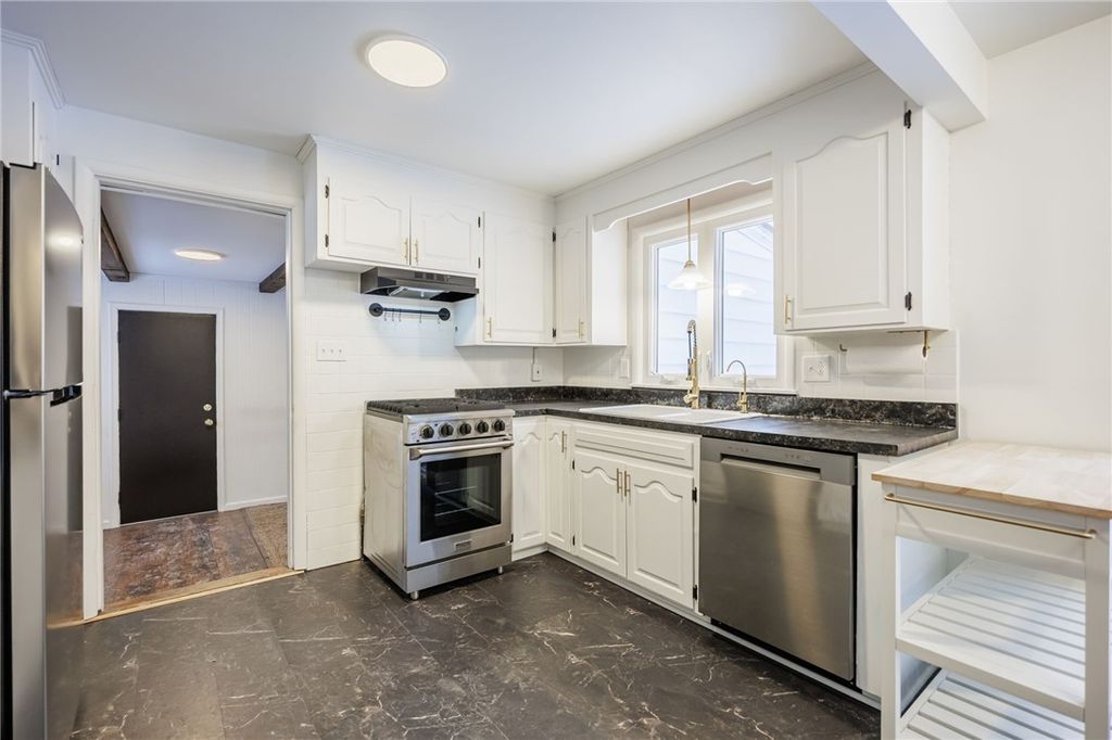 Photo of 105 Chestnut Drive, Chili, NY 14624 (MLS # R1657582)