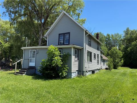 Photo of 4028 Ridgeway Street, Williamson, NY 14589 (MLS # R1693242)