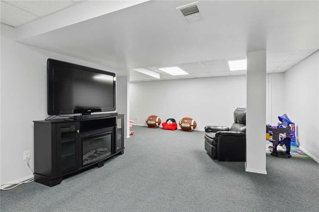 55 Rock Creek Crk, Henrietta, New York image 36