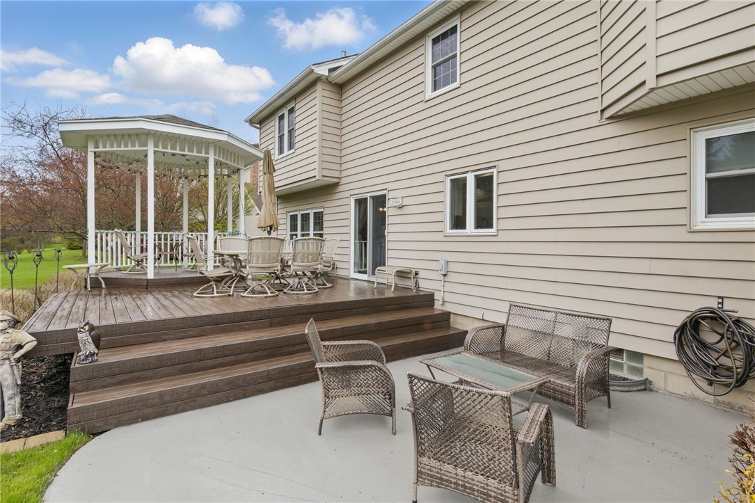 55 Rock Creek Crk, Henrietta, New York image 38