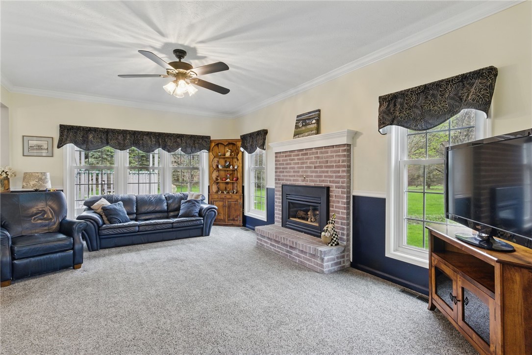 55 Rock Creek Crk, Henrietta, New York image 10