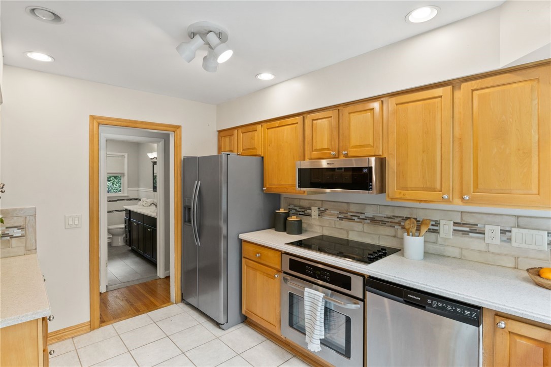 62 E Park Road, Pittsford, New York image 17