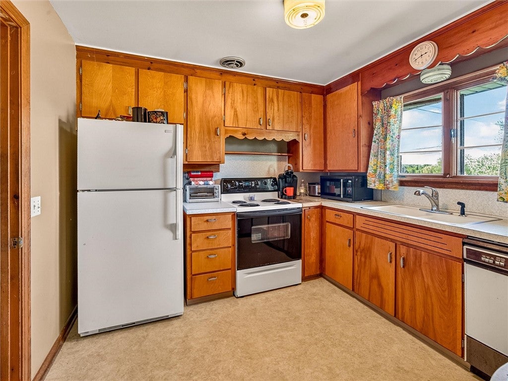 7798 E Main Road