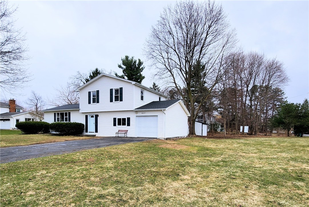 657 Regina Drive, Webster, New York image 1
