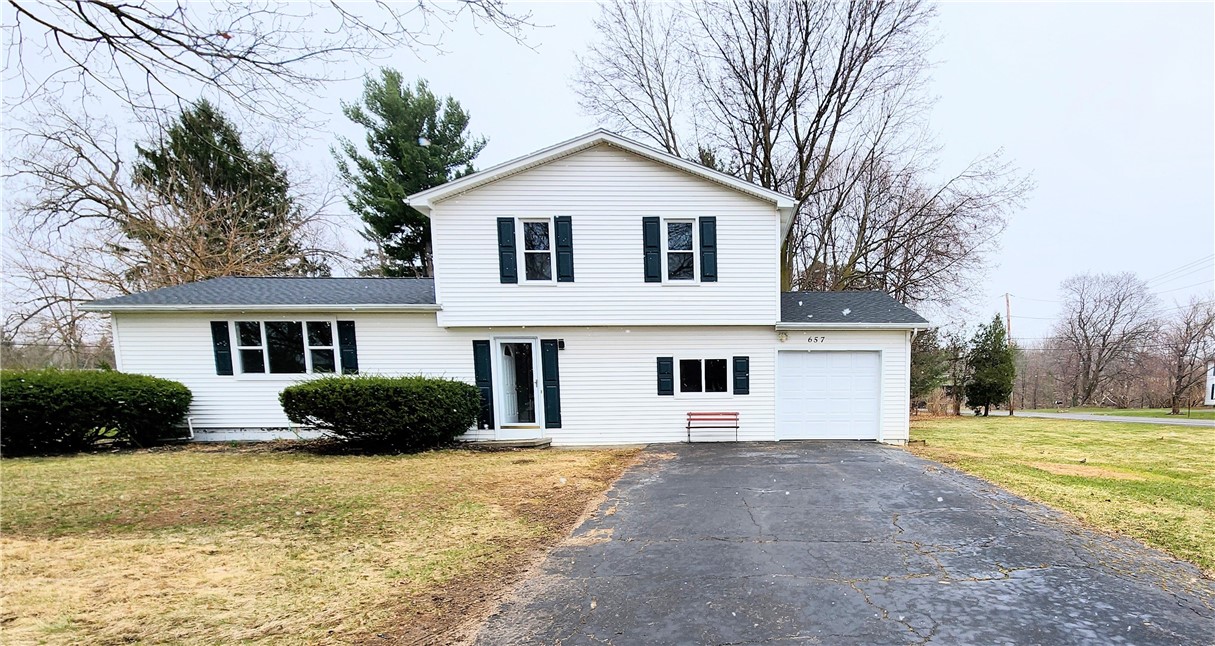 657 Regina Drive, Webster, New York image 2