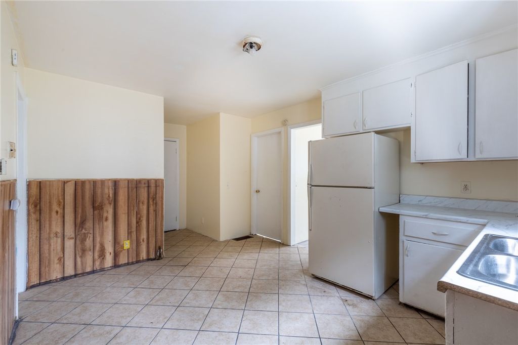 Photo of 675 Clinton Avenue S, Rochester, NY 14620 (MLS # R1612173)