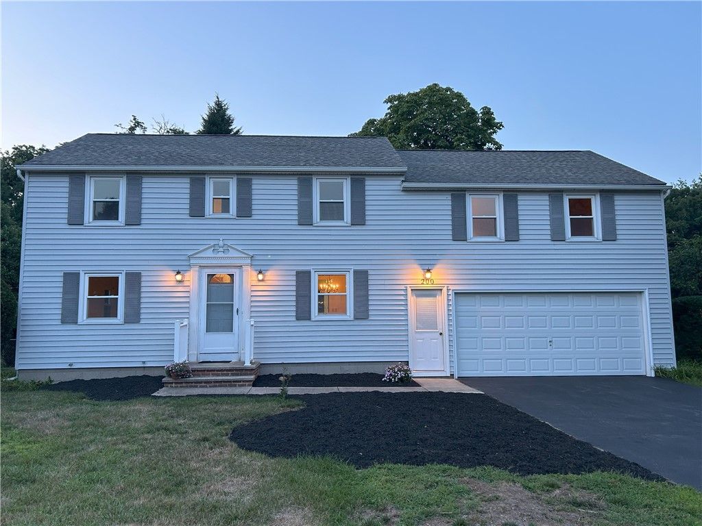 200 Colonial Drive, Webster, NY 14580, MLS #R1554723 - Howard Hanna, image size:1024x768