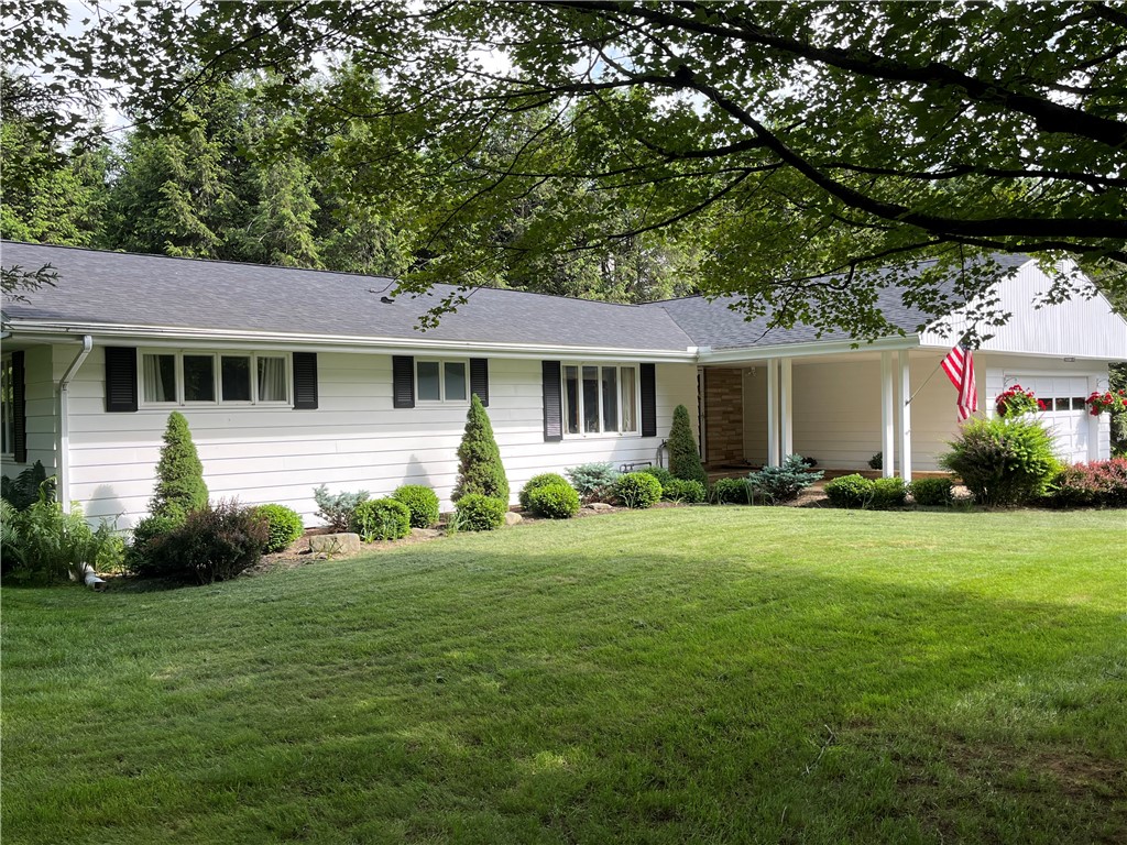 4 Ravine Park N