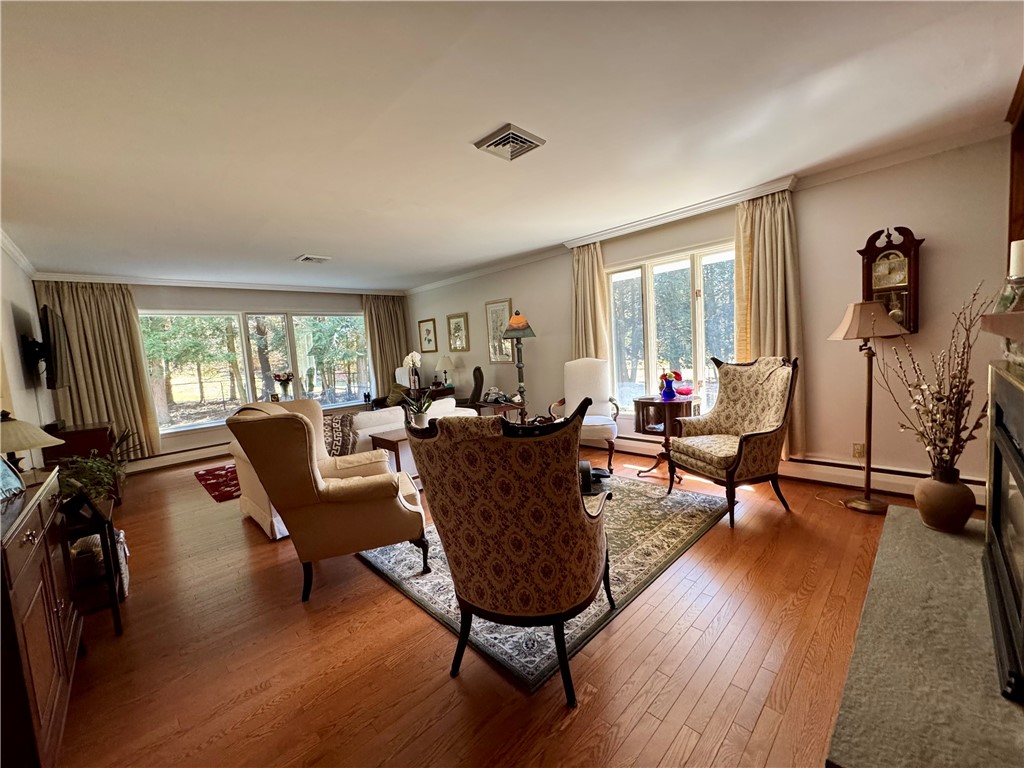4 Ravine Park N