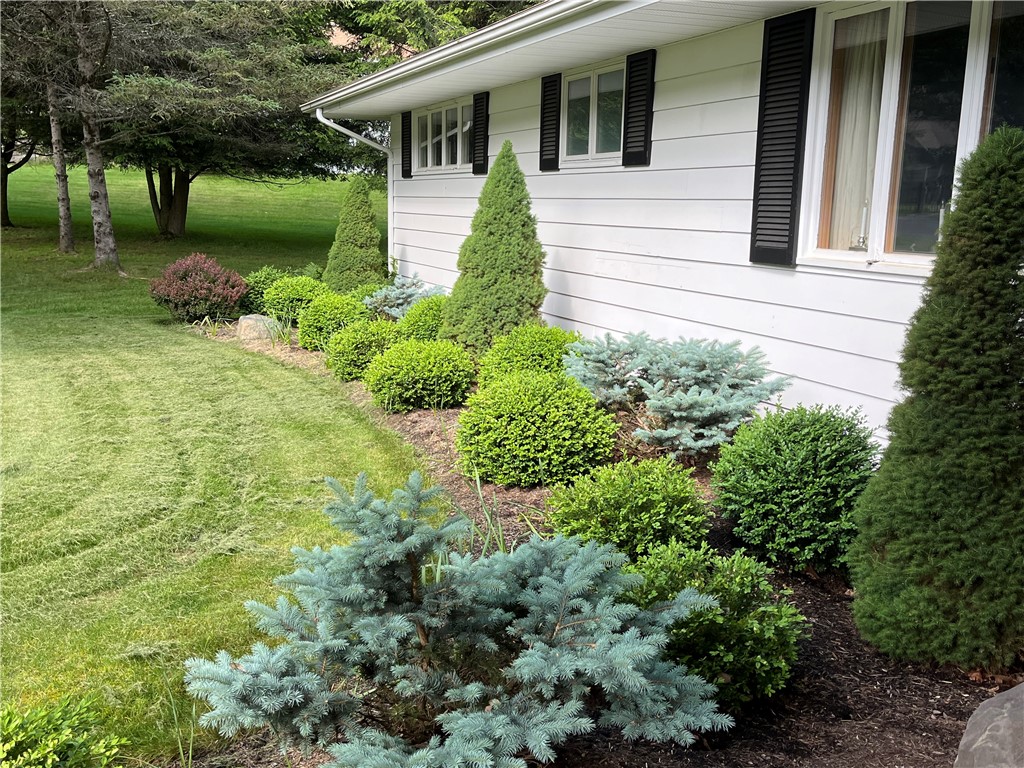 4 Ravine Park N