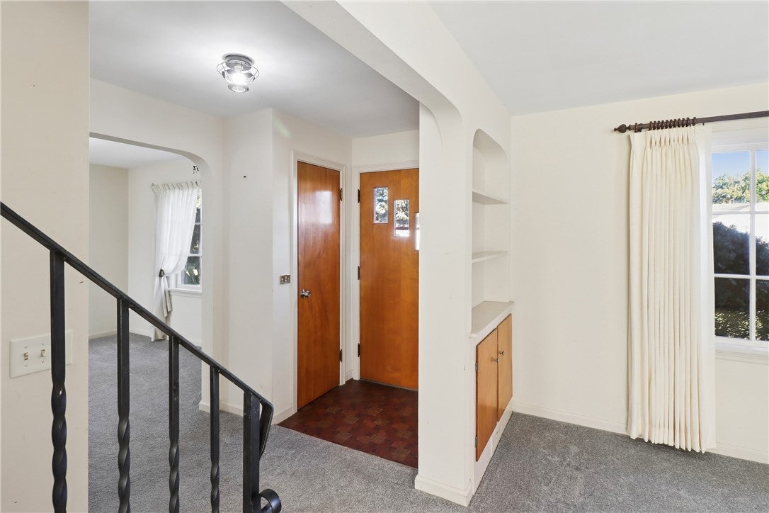 569 Barry Road