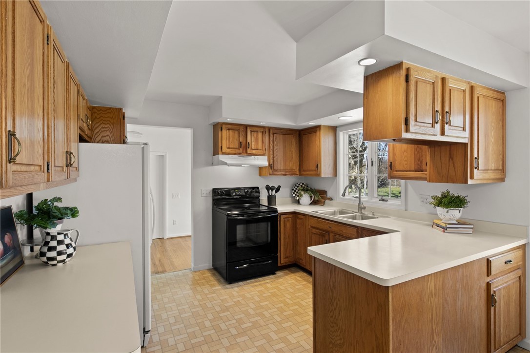 460 Thomar Drive, Webster, New York image 9